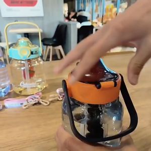 Botol Minum Gemoy Infus Water Tali Sedotan 1300 ml 8026 FREE Sticker