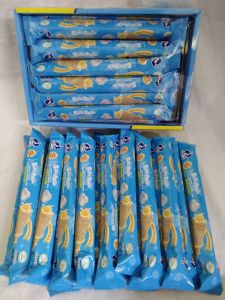 Twinfish Supa Roll Center Filled Triangular Wafer Bar 30pcs Crispy Wafer Snack Chocolate / Strawberry / Milk Flavor