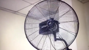 20-inch Wall Fan Industrial Electric Fan Heavy Duty High Power Wall Mounted Electric Fan 3 Speed Air Circulation Fan for School Factory Classroom
