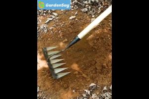 คราดเหล็กสีเทาคาร์บอนสูงขอบคมเก็บ 4/5/6/7 นิ้ว สำหรับสวนและงานก่อสร้าง