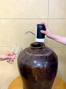 Máy Bơm Nước Tự Động Mini Sạc USB – 1 Nút Lấy Nước – Dùng Cho Bình 4.5L–18.9L – Gọn Nhẹ Tiện Lợi