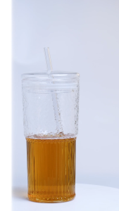 แก้วหลอด 600 มล. พร้อมฝาปิด เหมาะสำหรับใส่แก้วน้ำผลไม้ แก้วชานม แก้วกาแฟ แก้วเครื่องดื่ม