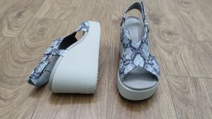 Sandal nữ Brooklyn X xăng-đan đế cao 8cm siêu nhẹ êm chân nhiều màu.