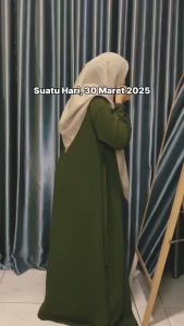 Gamis Crinkle Wanita Polos Payet Busui / Gaun Wanita Elegant Terbaru Variasi Payet 3 Penilaian