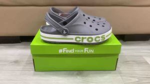 Giày sục crocs chuẩn xịn chống hôi chân nhựa tế bào êm mềm dẻo bền đi mưa lội nước đi biển Dép sục crocs baya viền chữ crocs màu Ghi cho cả nam và nữ