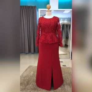ชุดแม่เจ้าสาวกลางวัน ชุดแม่เจ้าบ่าวงานเช้า อ้วน อวบ แบบไม่แก่ สวย เรียบหรู ทันสมัย PFL196-RED แดง