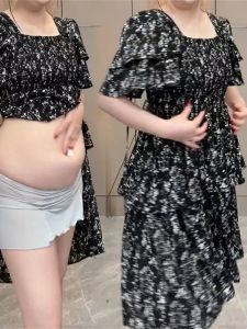 ชุดเดรสผ้าชีฟองคอเหลี่ยมดีไซน์เรียบหรูดูแพงสำหรับสาวอวบชุดฤดูร้อนชุดเดรสลายดอกไม้เล็กไซส์ใหญ่คลุมท้องสไตล์ชิคๆใส่แล้วดูผอมเพรียว