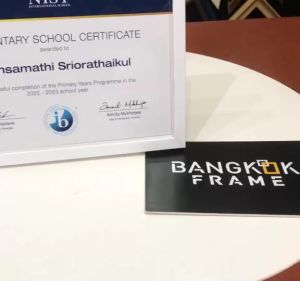 Bangkokframe-กรอบเปล่าใส่ภาพพร้อมพิมพ์-กรอบใส่ประกาศนียบัตร ขนาดA4 กระจกใส ออกแบบสวยๆ ขายราคาส่ง