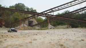 Mô hình xe điều khiển từ xa địa hình tốc độ cao 4WD tỉ lệ 1:18 – Mẫu 1811 bánh to cho trẻ em