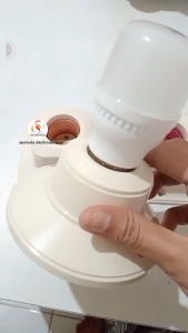 Tempat Lampu Fitting Plapon Model DUDUK SEGI merk BROCO warna CREAM