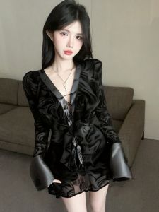 GUZILIAN | ชุดเดรสคอวีแขนกุดสั้นสีดำสไตล์เกาหลีสำหรับผู้หญิงวัย 18-24 ปี ชุดเดรสคอวีเข้ารูปเอวเข้ารูปพร้อมเข็มขัดและขอบลูกไม้