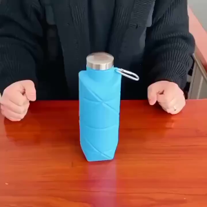 Botol Air Foldable Portable Water Bottle 700ml Silicone Bottle Botol Perjalanan Bertahan ringan untuk Sport Kemping Gym