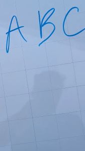 Bảng mica viết bút lông kích thước 80x120cm tặng kèm bút lau bảng