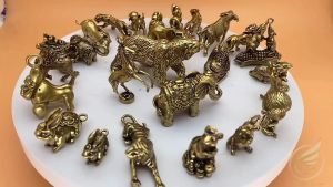 Decor Mini Móc Khóa Gà Trống Phong Thủy Tài Lộc Trang Trí Tiểu Cảnh Bàn Trà Bằng Đồng Thau - Đồ Đồng Thuận Tâm