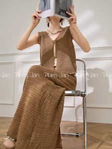 Bộ Áo Gile và Chân Váy Nâu Kiểu Dệt Kim Vintage Mùa Hè