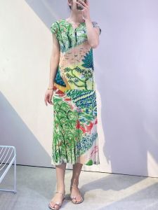Chất lượng Nova⭐Một người một pleat⭐Một người một lần ※ 2023 mùa hè mới in v-cổ không tay Miyake váy xếp ly Miyake Pleated người phụ nữ giàu có quá khí chất giảm béo kỳ nghỉ người phụ nữ Ăn mặc