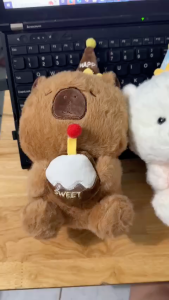 Thú nhồi bông Capybara ôm bánh kem sinh nhật - Size 22cm - Quà tặng chuột lang nước capybara đáng yêu cho bé
