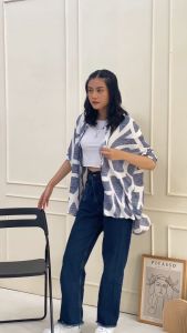 Ixora Malka Oversized Shirt - Atasan Kemeja Wanita Oversize Lengan Panjang Motif