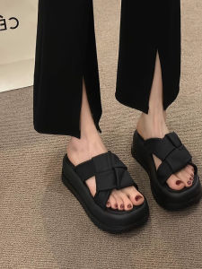 รองเท้าแตะส้นหนาสำหรับผู้หญิงในช่วงฤดูร้อน รองเท้าแตะแบบสวมลำลอง ส้นเตี้ย ทรงหัวแหลม รองเท้าแตะแบบสวมส้นเดี่ยว