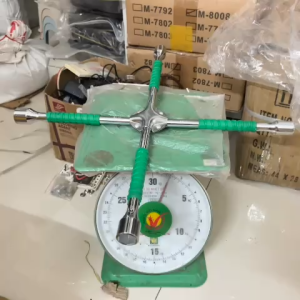 Tay công tháo lốp xe chữ thập 4 kích thước 17/19-21/23mm tay cầm bọc cao su chắc chắn