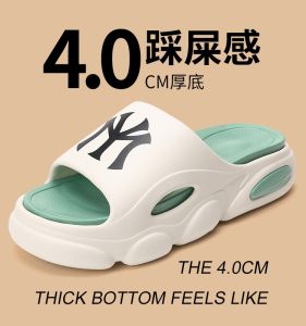 อินเทรนด์ รองเท้าแตะผู้ชาย ฤดูร้อน สวมใส่กลางแจ้ง กันลื่น รองเท้าแตะชายหาดในร่มกีฬาด้านล่างหนารองเท้าแบนสบาย