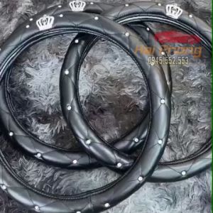 Bọc vô lăng đính đá vương miện chất liệu da cao cấp ( phù hợp nhiều dòng xe cỡ 38cm)