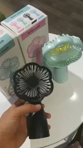 Quạt Tích Điện Cầm Tay Mini Có Đế Để Bàn Có Đèn Led Nhiều Màu Và Đèn Pin Chiếu Sáng Trùm Sỉ Gia Thành