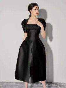 ฝรั่งเศส ผ้าซาติน ชุดเดรสออกงานกลางคืน เรียบหรู พรางหุ่น สีดำ เดรส ทันสมัย งานเต้นรำ การแสดงงานเลี้ยงวันเกิด พร้อมใส่ Midi เดรส