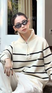 พร้อมส่ง SAC.BKK เสื้อนิตลายทาง กันหนาวได้ดี สเวตเตอร์คอเต่าแบบซิปครึ่งตัว รุ่น Stripe Knit Sweater