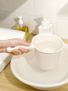 White Plastic Thickened Water Spoon for Bathing And Washing Hair in Kitchen Bathroom Baby Bathing Spoon for Cooking Tools