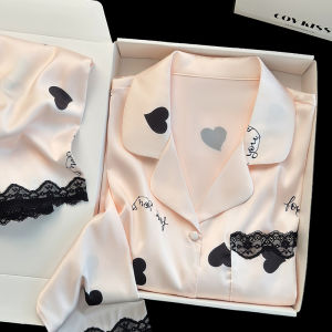 ชุดนอนผ้าไหม Coy Kiss สำหรับผู้หญิง ฤดูใบไม้ร่วง 2025 ชุดอยู่บ้านบางเฉียบ สไตล์ใหม่ เสื้อคลุมคาร์ดิแกน กระโปรงสั้น แขนยาว คอตั้ง ปิดด้วยกระดุม