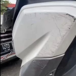 PENGHILANG BARET / RUBING COMPOUND PENGHILANG BARET BODY MOTOR MOBIL 100GR GRATIS SPOON / PENGHILANG GORESAN BODY MOTOR HELM