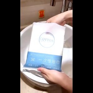 Convenient Disposable Bath Towel 70 x 140cm Ready-to-Use and Hygienic Clean Up