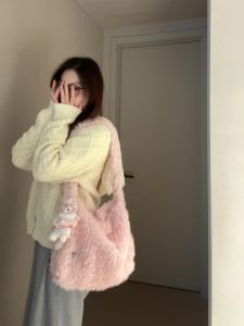 Lamb Fur Circle Crossbody Bag Soft Plush Shoulder Bag Casual Simple Style Winter New Arrival Womens Handbag Magnetic Buckle Closure