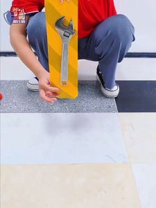 PVC เทปกันลื่น การติดบนพื้นผิวเรียบ ผิวหยาบกันลื่น กับราคาที่ดีในรูปแบบที่ติดผ่านมา ติดแน่น ทนทาน ติดบันได ภายนอก ภายใน