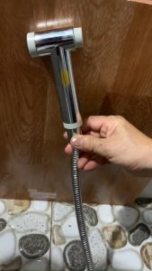 Vòi xịt vệ xinh ấn tay KAG-KV50 vòi rửa vệ sinh chrome bóng hand spray nhấn êm tia nước mạnh sử dụng tốt