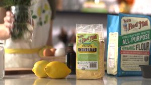 Bobs Red Mill Organic Corn Grits Polenta 24oz (680g) . บ๊อบ เรด มิลล์ แป้งข้าวโพดออร์แกนิคบด แบบไม่ละเอียด 680ก.