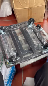 Đế lót chậu hoa cây cảnh đường kính 30*30cm có bánh xe dễ dàng di chuyển bằng sắt sơn tĩnh điện đen-trắng