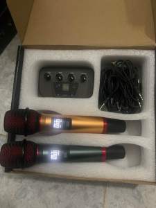 Micro karaoke đa năng A8 New 2024 (Mic hát karaoke qua tần số FM xe Oto sóng mạnh hát rất nhẹ tiếng hay không hú rít cân chỉnh dể dàng)