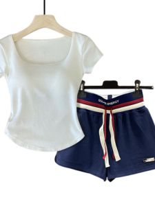 ชุดกีฬาลำลองสำหรับผู้หญิง ชุดโยคะ 2 ชิ้น ฤดูร้อน 2025 ใหม่ แฟชั่นสตรีท เทรนด์ใหม่ ชุดออกกำลังกาย ชุดวิ่ง ชุดลำลอง