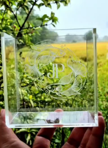 โหลปลา ตู้ปลา อะคริลิคใส ขนาดกว้าง10 สูง10 ลึก5 เลเซอร์ลายฟรี ส่งรายละเอียดทางข้อความก่อนนะคะ สินค้าเป็นพรีออเดอร์ สิ่งกัดลายได้ตามต้องการ กัดลายให้ฟรี