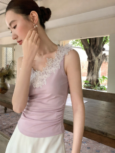 XXNING | Lace French Hook Decoration Vest Outwear and Innerwear Slimming Style