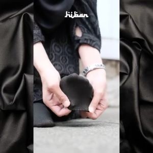 Sepatu Tawaf Jumbo Size Premium & Kaos Kaki Tawaf Pria Wanita\\n\\nAssalamualaikum warahmatullah wabarakatuh,\\n\\nSesuai permintaan teman-teman, kami membuat kaos kaki tawaf size JUMBO untuk menambah kenikmatan beribadah di tanah suci. Kami menawarkan sepatu tawaf jumbo size premium dan kaos kaki tawaf pria wanita anti slip kekinian Haji dan Umroh, yang dirancang dengan desain kekinian untuk penghaji. \\n\\n Apa itu Kaos Kaki Tawaf Jumbo Size?\\n\\nKaos kaki tawaf jumbo size adalah kaos kaki yang dibuat khusus untuk penghaji dengan ukuran jumbo. Kaos kaki ini dirancang dengan bahan lembut dan ringan, serta memiliki desain anti slip untuk memastikan kenyamanan selama ibadah di tanah suci. \\n\\n Kelebihan Kaos Kaki Tawaf Jumbo Size\\n\\nBerikut beberapa kelebihan kaos kaki tawaf jumbo size:\\n\\n- Bahannya yang lembut dan ringan membuat pengguna merasa nyaman selama ibadah\\n- Desain anti slip memastikan pengguna tidak licin saat berjalan jauh\\n- Karet kokoh elastis tidak membuat sakit pergelangan kaki\\n\\n Desain Kekinian untuk Penghaji\\n\\nKaos kaki tawaf jumbo size dirancang dengan desain kekinian yang menarik dan elegan, sesuai dengan kebutuhan penghaji. Kaos kaki ini tersedia dalam warna putih dan hitam, serta memiliki ukuran M, L, dan XL untuk memenuhi kebutuhan pengguna dengan berbagai ukuran kaki.\\n\\n Mengapa Memilih Sepatu Tawaf Jumbo Size Premium?\\n\\nBerikut beberapa alasan mengapa Anda harus memilih sepatu tawaf jumbo size premium:\\n\\n Bahan Lembut & Ringan\\n\\nSepatu tawaf jumbo size premium dibuat dari bahan lembut dan ringan yang membuat pengguna merasa nyaman selama ibadah di tanah suci. Bahan ini juga lebih baik dari versi sebelumnya, sehingga memberikan kenyamanan maksimal bagi pengguna.\\n\\n Karet Kokoh Elastis\\n\\nSepatu tawaf jumbo size premium dilengkapi dengan karet kokoh elastis yang tidak membuat sakit pergelangan kaki. Karet ini juga dirancang untuk memberikan kenyamanan maksimal bagi pengguna saat berjalan jauh.\\n\\n Desain Anti Slip\\n\\nSepatu tawaf jumbo size premium memiliki desain anti slip yang memastikan pengguna tidak licin saat berjalan jauh. Desain ini juga dirancang untuk memberikan kenyamanan maksimal bagi pengguna saat berjalan di tanah suci.\\n\\n Bagaimana Cara Memilih Ukuran yang Tepat?\\n\\nBerikut beberapa tips untuk memilih ukuran sepatu tawaf jumbo size premium dan kaos kaki tawaf yang tepat:\\n\\n Ukuran Kaos Kaki Tawaf\\n\\nKaos kaki tawaf tersedia dalam ukuran M, L, dan XL. Untuk menentukan ukuran yang tepat, pengguna dapat mengukur panjang kaki mereka dan membandingkannya dengan ukuran yang tersedia.\\n\\n Ukuran Sepatu Tawaf\\n\\nSepatu tawaf jumbo size premium tersedia dalam ukuran 36 hingga 44. Untuk menentukan ukuran yang tepat, pengguna dapat mengukur panjang kaki mereka dan membandingkannya dengan ukuran yang tersedia.\\n\\n Kenapa Pilihan Terbaik untuk Haji & Umroh?\\n\\nBerikut beberapa alasan mengapa sepatu tawaf jumbo size premium dan kaos kaki tawaf pria wanita anti slip kekinian Haji dan Umroh adalah pilihan terbaik untuk ibadah:\\n\\n Kenikmatan Beribadah di Tanah Suci\\n\\nSepatu tawaf jumbo size premium dan kaos kaki tawaf pria wanita anti slip kekinian Haji dan Umroh dirancang untuk memberikan kenyamanan maksimal bagi pengguna selama ibadah di tanah suci. Desain anti slip dan bahan lembut serta ringan membuat pengguna merasa nyaman selama berjalan jauh.\\n\\n Mengenal Hiban Store\\n\\nHiban store adalah toko online yang menjual sepatu tawaf jumbo size premium dan kaos kaki tawaf pria wanita anti slip kekinian Haji dan Umroh. Toko ini menawarkan produk berkualitas dengan harga terjangkau, serta layanan pelanggan yang baik.\\n\\n Kesimpulan\\n\\nSepatu tawaf jumbo size premium dan kaos kaki tawaf pria wanita anti slip kekinian Haji dan Umroh adalah investasi terbaik untuk ibadah Anda. Dengan desain anti slip, bahan lembut dan ringan, serta karet kokoh elastis, sepatu tawaf jumbo size premium dan kaos kaki tawaf pria wanita anti slip kekinian Haji dan Umroh akan membuat pengguna merasa nyaman selama berjalan jauh di tanah suci.\\n\\nInvestasikan ibadah Anda dengan sepatu tawaf jumbo size premium dan kaos kaki tawaf pria wanita anti slip kekinian Haji dan Umroh dari Hiban store. Terima kasih atas perhatiannya.\n}