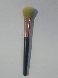 1 Soft Blush Brush with Round Head Loose Powder Contouring Makeup Brush Durable Wooden Handle Makeup Tool