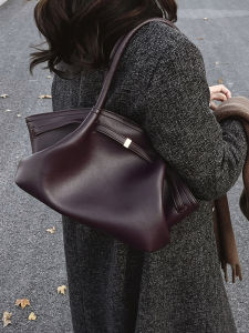 Túi Đeo Vai Kiểu Pháp Cổ Điển Cho Nữ Túi Đeo Vai Cầm Tay Mùa Xuân Hè Mới Túi Đi Làm Họa Tiết Dâu Tây Mềm Mại Túi Đeo Vai Đơn