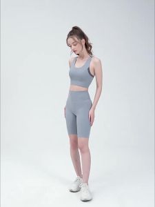 alo yoga บราสปอร์ตสูงความเข้มข้นพร้อมแผ่นรองหน้าอกในตัว หัวเข็มขัดหลังไร้รอยต่อ เสื้อโยคะ กันกระแทก แบบรวบ บราโยคะหลังสวย