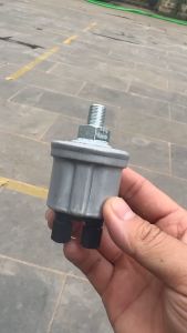 Núm báo hơi cho xe huyndai 15 tấn HD270 đời mới ren phi 10 núm báo hơi xe ô tô mã 94430 7A500