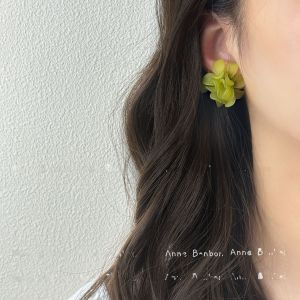 ต่างหูดอกไม้ Anne Bonbon รุ่น Green Wild Hideaway ดีไซน์เก๋ไก๋และหรูหรา เครื่องประดับแฟชั่นสำหรับผู้หญิง