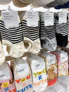 Etna ถุงเท้าเรือล่องหน ผู้หญิง บาง ผ้าฝ้าย ซิลิโคนป้องกันการสูญหาย เรียบง่าย ลายทาง ฤดูร้อน ลำลอง ถุงเท้า ถุงเท้าบ้านสบาย