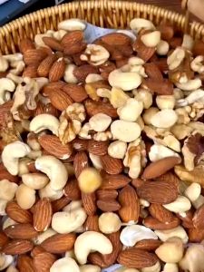 Mr.Squirrel Mixed Nuts And Dried Fruits  500g  Daily Healthy Snacks  (Cashew  Pecan  Almond  Walnuts) 4 Types Pure Mixed Nuts Ready To Eat  Wholesale